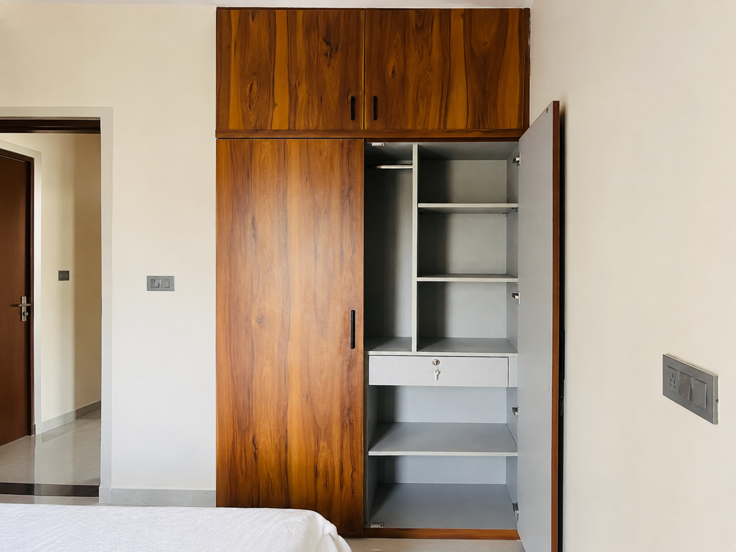Wardrobe With Locker